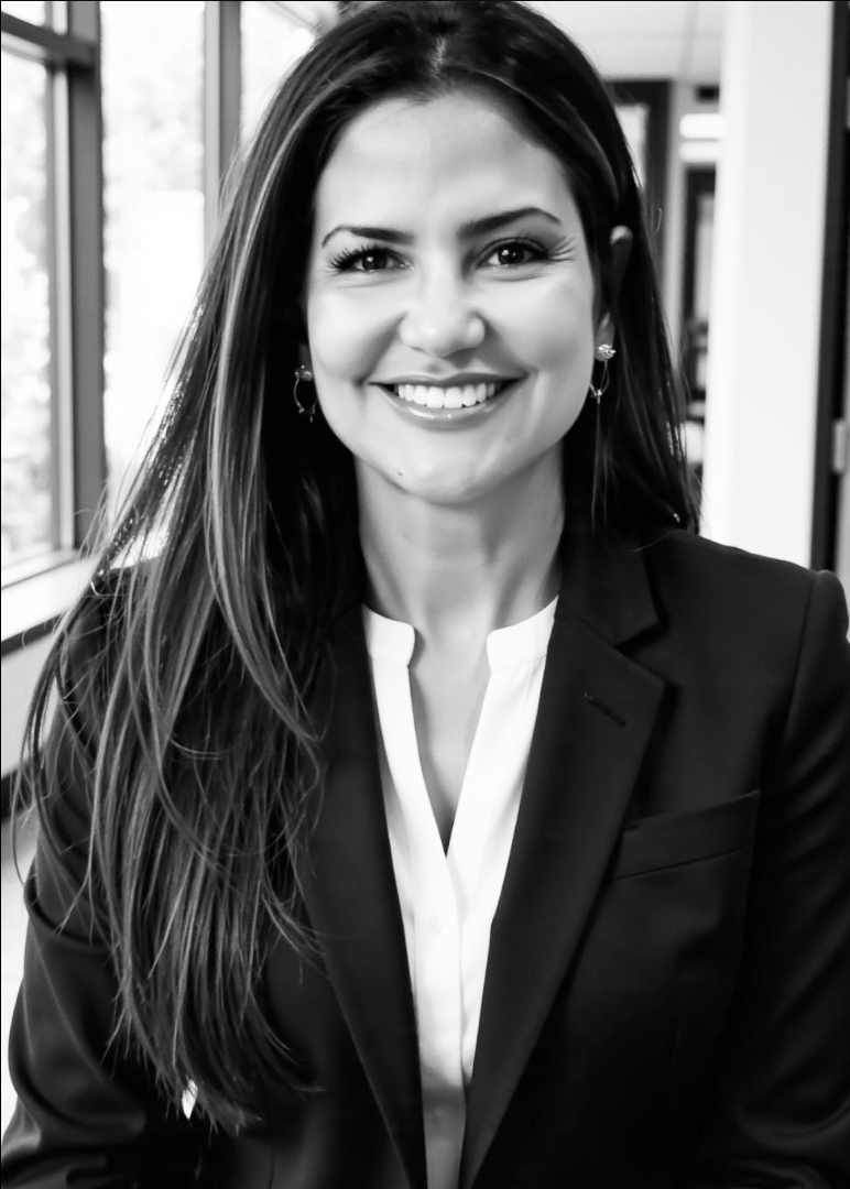 Dra. GABRIELA MOURA